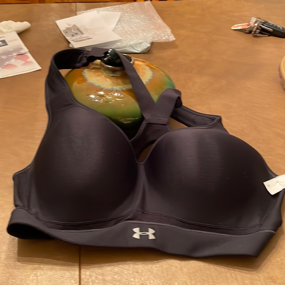 Ladies work out top under armour new with tags